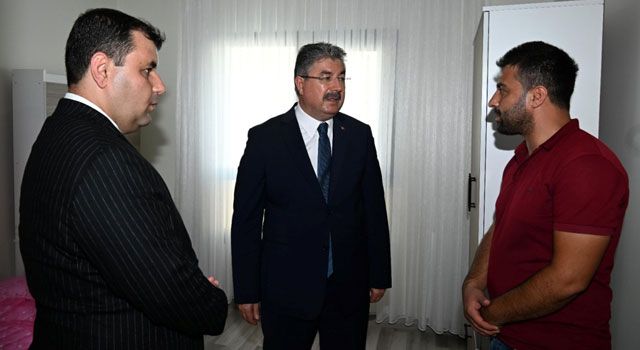 Vali Yılmaz, Kalıcı Deprem Konutlarını İnceledi