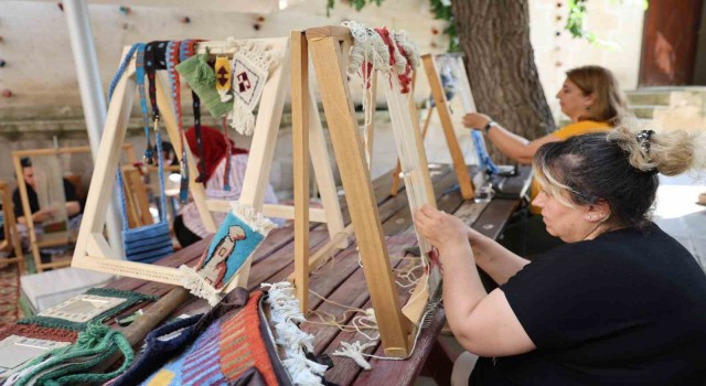 Yok olmaya yüz tutmuş halı ve kilimleri gelecek nesillere aktaracaklar