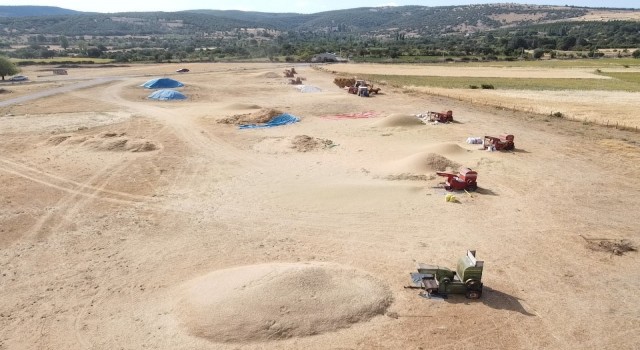 Yozgatta sıcak havada çiftçilerin hasat mesaisi sürüyor