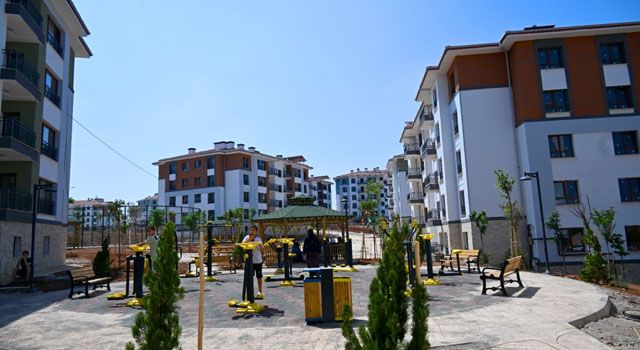 60 Deprem Konutu Sahiplerine Teslim Edildi