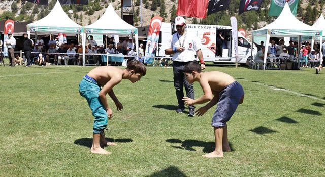 Adana’da Karakucak Güreşleri Heyecanı