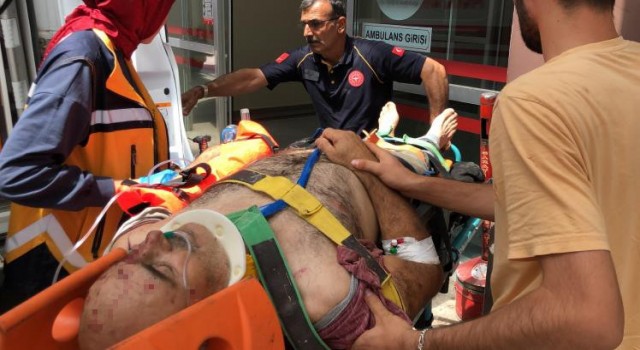 Adıyamanda inşaat iskelesi çöktü: 3 ağır yaralı
