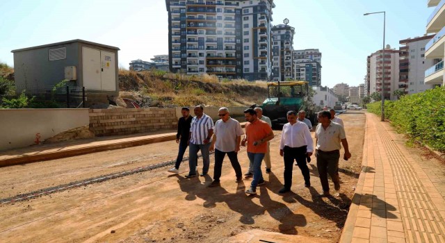Alanya Belediyesinden Mahmutlara sıcak asfalt
