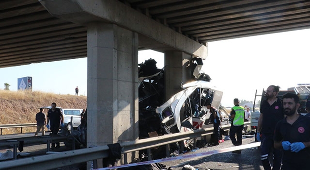 Ankara'da yolcu otobüsü köprü ayağına çarptı: 11 ölü, 25 yaralı