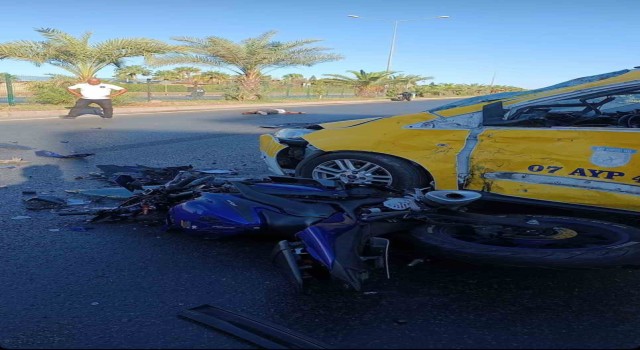 Antalyada otomobille çarpışan motosikletin sürücüsü hayatını kaybetti