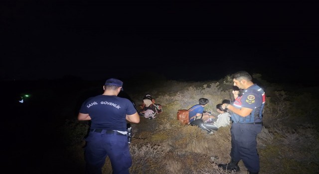 Ayvalıkta 5i çocuk, 10 düzensiz göçmen Sahil Güvenlik Koldes ve Jandarma timlerince yakalandı