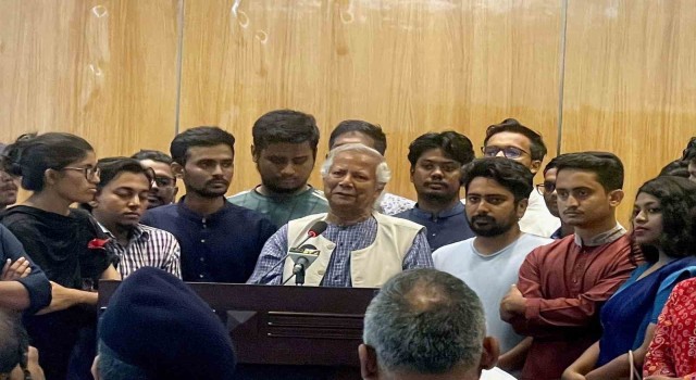 Bangladeş'te Nobel ödüllü Muhammed Yunus ülkenin yeni başbakanı olarak yemin etti