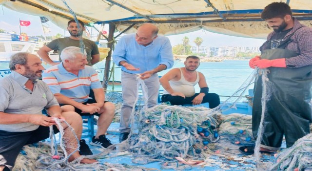 Başkan Altıok balıkçıları yalnız bırakmadı