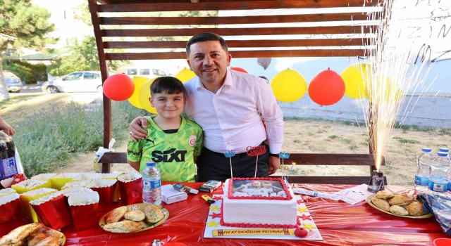 Başkan Arıdan minik Poyraza doğum günü sürprizi