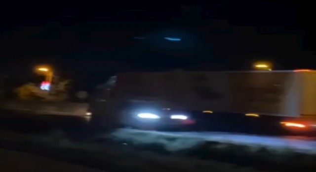 Beypiliçin tırı Düzcede dehşet saçtı: Freni boşaldı, ters şeride girip yandı