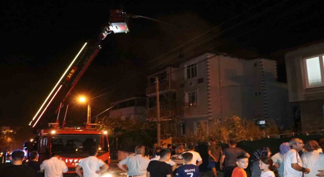 Çatı yangını büyümeden söndürüldü