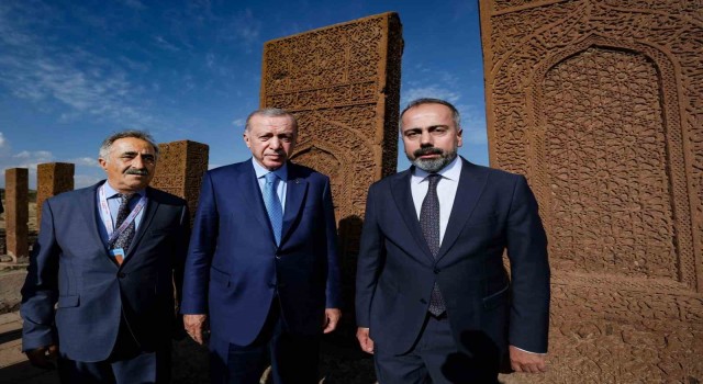 Cumhurbaşkanı Erdoğandan YYÜ tarafından yürütülen kazı çalışmalarına ziyaret
