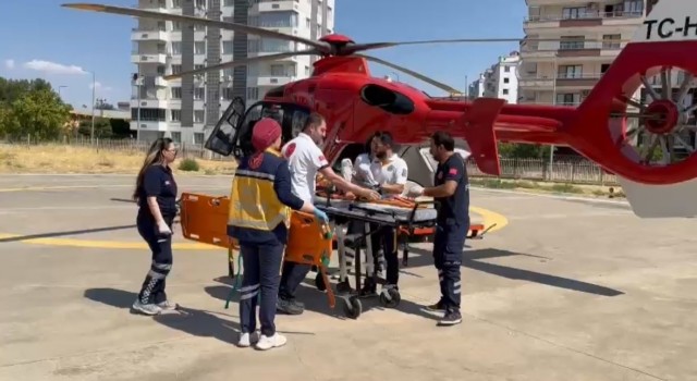 Diyarbakırda yüksekten düşen çocuk ambulans helikopterle hastaneye nakledildi