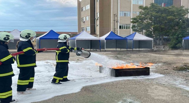 Erasmus programı çerçevesinde Burdura gelen 35 gönüllü itfaiyeciye Burdur İtfaiyesi eğitim verdi