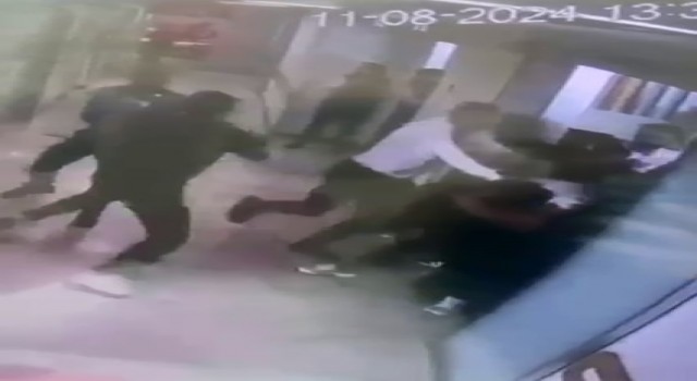 Esenyurtta hastane güvenliğine yumruklu saldırı kamerada