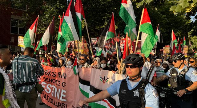 Filistin Destekçileri Demokrat Parti Kongresini Protesto Etti