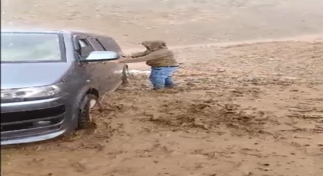 Hizanda kuvvetli sağanak ve dolu sonrası sel