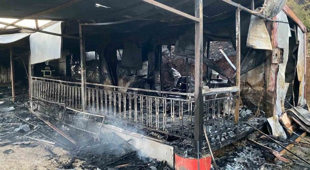 Isparta'da bahçe ev yangın sonucu kül oldu