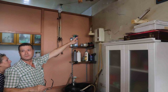 İzmirde bir mahalle diken üstünde: Dairelerde derin çatlaklar oluştu