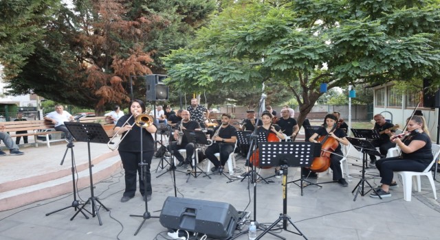 İzmitte yaz akşamları Türkçe pop konseriyle devam etti