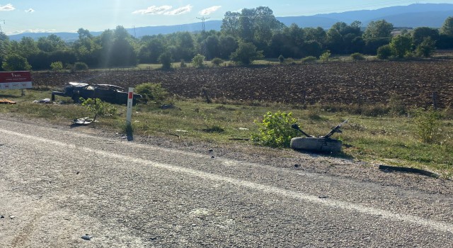 Kastamonuda iki otomobil çarpıştı: 1 ölü, 2 yaralı