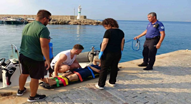 Kayalık alandan düşen kadını deniz polisi kurtardı