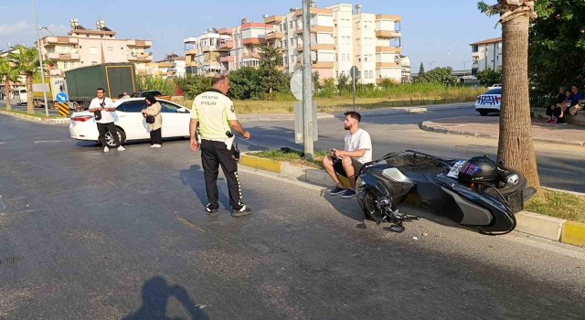 Manavgatta motosiklet ile otomobil çarpıştı: 1 yaralı