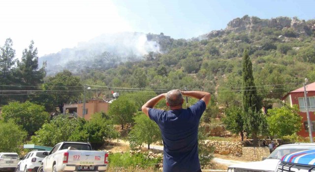 Mersinde orman yangını, alevler evleri teğet geçti