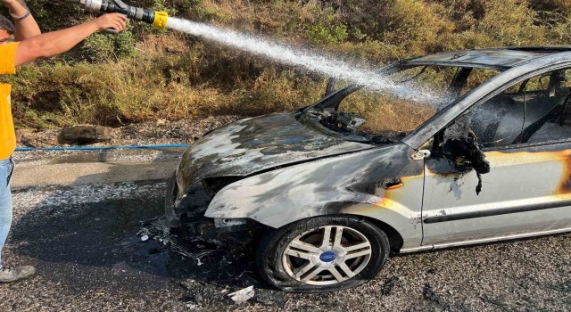 Milasta seyir halindeki araç alev aldı