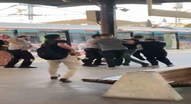 Pendik Marmarayda 2 grup arasındaki kavga kamerada