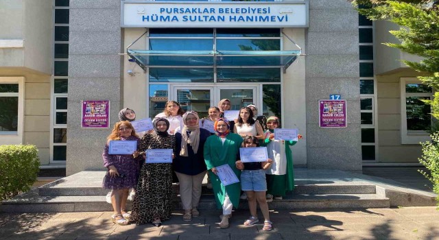 Pursaklarda kursiyerlerin mezuniyet sevinci
