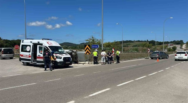Sinopta 2 otomobil çarpıştı: 3 yaralı