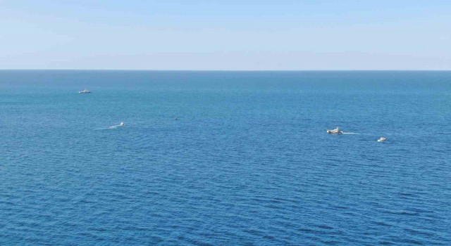 Teknenin batması sonucu kaybolan kaptanı arama çalışmaları sürüyor