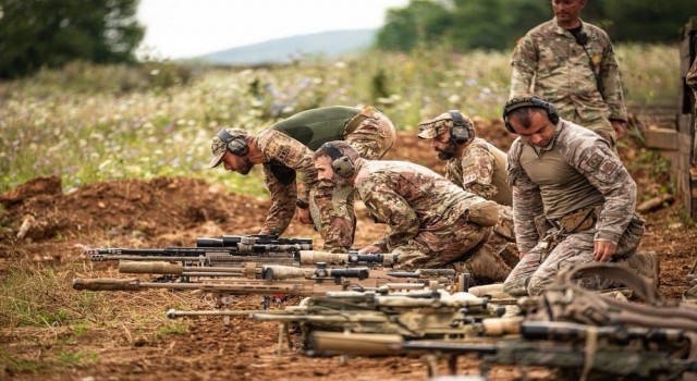 Türk askeri 8inci Avrupa En İyi Keskin Nişancı Timi Yarışmasını galip tamamladı
