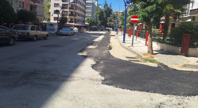Yunusemrede bozulan yollar yenileniyor