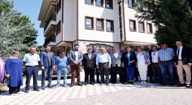AK Parti Eskişehir İl Başkanı Gürhan Albayrak, İnönüde vatandaşla bir araya geldi