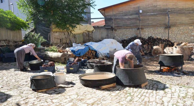 Antalyada pekmez kazanları kaynamaya başladı