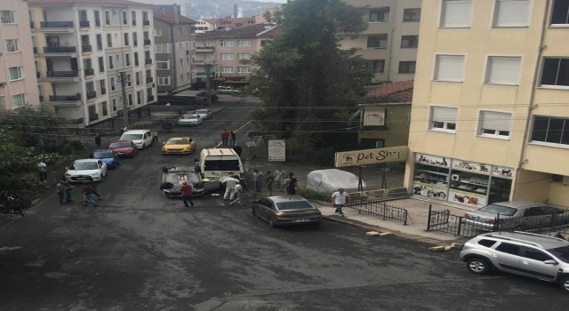 Araç takla attı, sürücüsü yara almadan kurtuldu