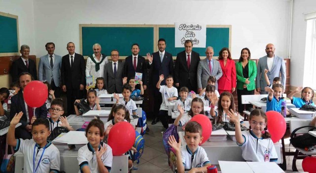 Beşiktaşta yeni eğitim öğretim yılı 100. Yıl Mustafa Kemal İlkokulunda düzenlenen törenle başladı