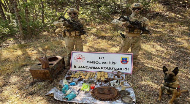 Bingölde teröristlerin inlerine girildi: 8 odalı sığınak içerisinde malzemeler ele geçirildi