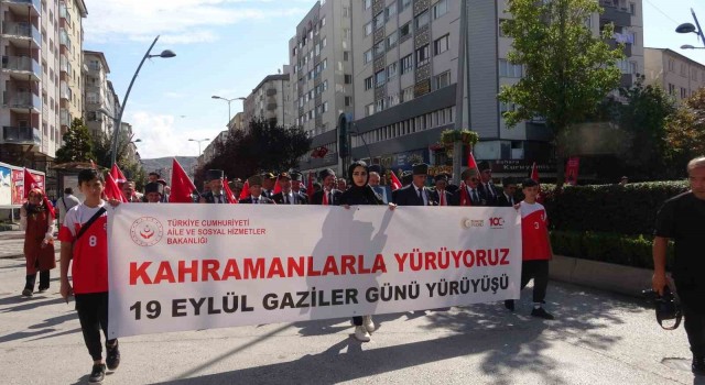 Çankırıda yüzlerce vatandaş kahramanlar için yürüdü