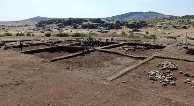 Çayönü Tepesi kazılarında 60 yıldır bilinmezliklerin ortaya çıkartılması için arkeolojik çalışmalar yeni dönemde de yürütülüyor