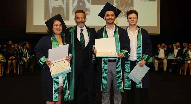 Çukurova Üniversitesi Diş Hekimliği Fakültesi'nde Mezuniyet Töreni