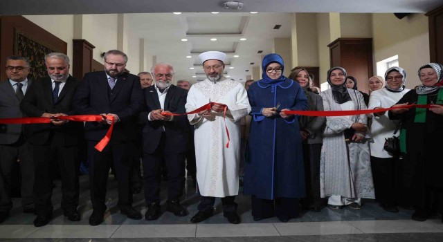 Diyanet İşleri Başkanı Erbaş: “Dünyanın gözü önünde bir milletin varlığının hiçe sayıldığı çağa tanıklık etmekten hicap duyuyoruz”