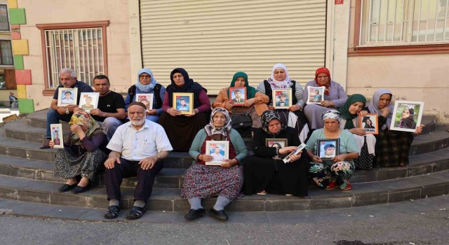 Diyarbakırda ailelerin evlat nöbeti kararlılıkla sürüyor