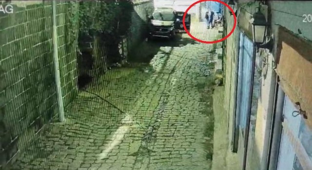 Diyarbakırda polise bıçaklı saldırı anı güvenlik kamerasına yansıdı