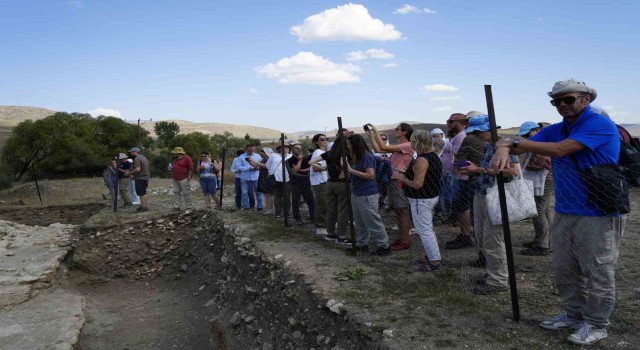 Dünyaca ünlü arkeologlar Satala Antik Kentindeki kazıları yerinde inceledi