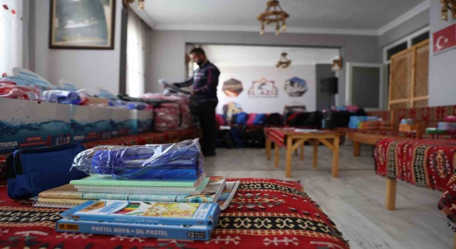 Elazığda bin öğrenciye kırtasiye yardımı yapıldı
