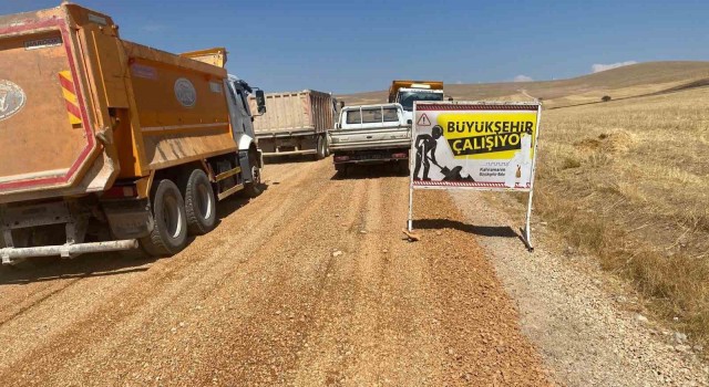 Elbistanda Yalıntaş - Aksakal Grup Yolunu iyileştirme çalışmaları başladı