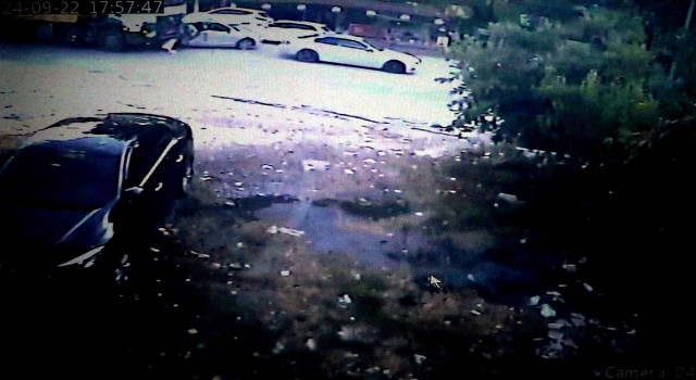 Freni patlayan hafriyat kamyonunun araçları biçtiği anlar kamerada